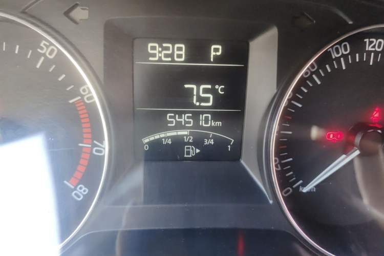 Used Skoda Fabia 2015 1.6L Automatic Sport Edition Odometer Close Up