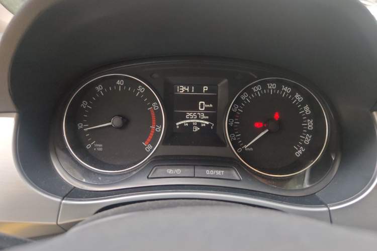 Used Skoda Fabia 2015 1.6L Automatic Smart Drive Edition Odometer Close Up