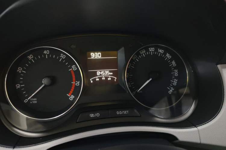Used Skoda Fabia 2015 1.6L Automatic Sport Edition Odometer Close Up