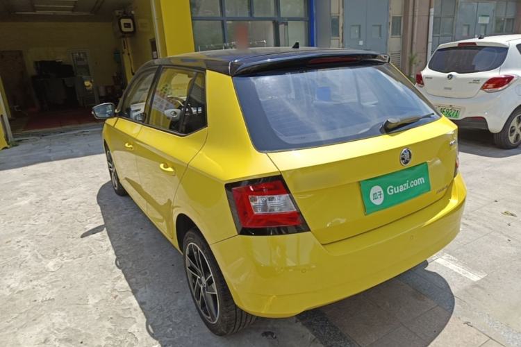 Used Skoda Fabia 2015 1.6L Automatic Sport Edition Rear Left 45 Deg