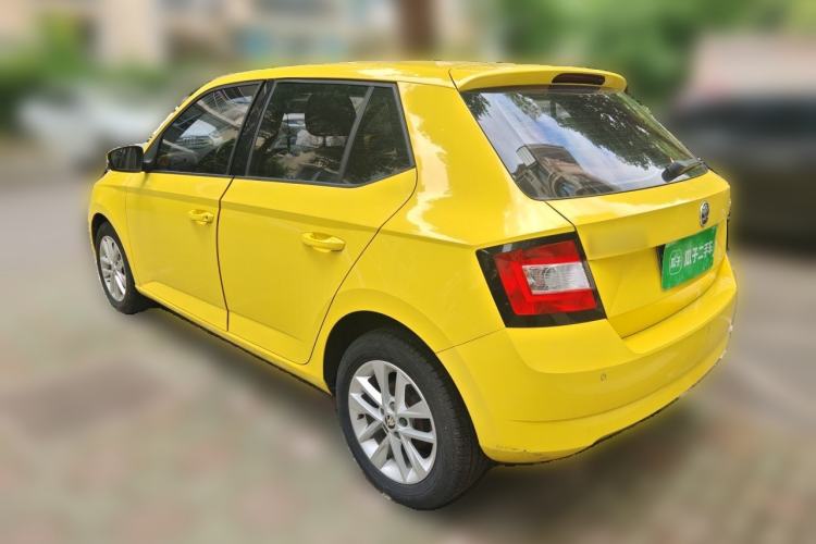 Used Skoda Fabia 2015 1.6L Automatic Smart Drive Edition Rear Left 45 Deg