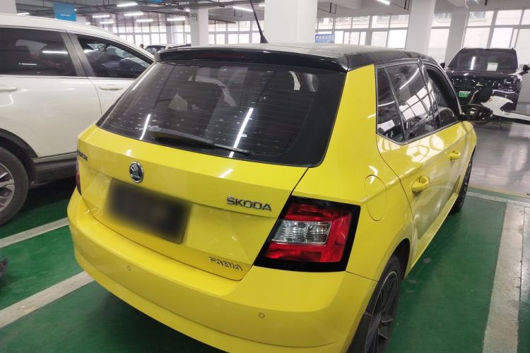 Used Skoda Fabia 2015 1.6L Automatic Sport Edition Rear Right 45 Deg