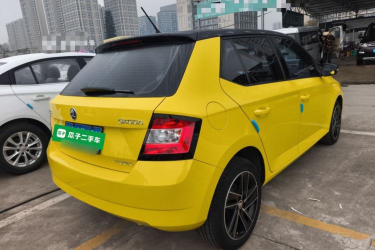 Used Skoda Fabia 2015 1.6L Automatic Sport Edition Rear Right 45 Deg