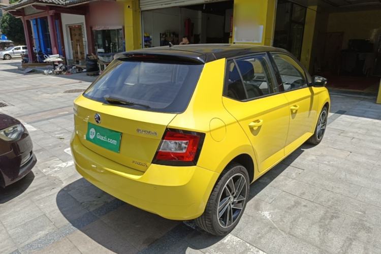 Used Skoda Fabia 2015 1.6L Automatic Sport Edition Rear Right 45 Deg