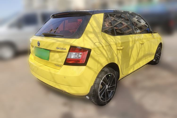 Used Skoda Fabia 2015 1.6L Automatic Sport Edition Rear Right 45 Deg