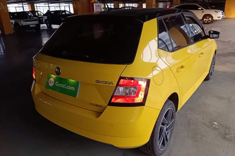 Used Skoda Fabia 2015 1.6L Automatic Sport Edition Rear Right 45 Deg