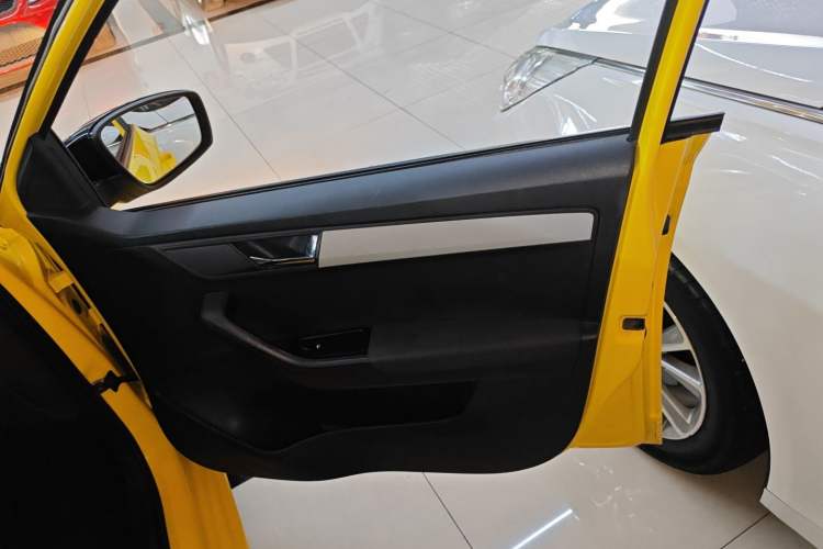 Used Skoda Fabia 2015 1.6L Automatic Sport Edition Right Front Door Interior