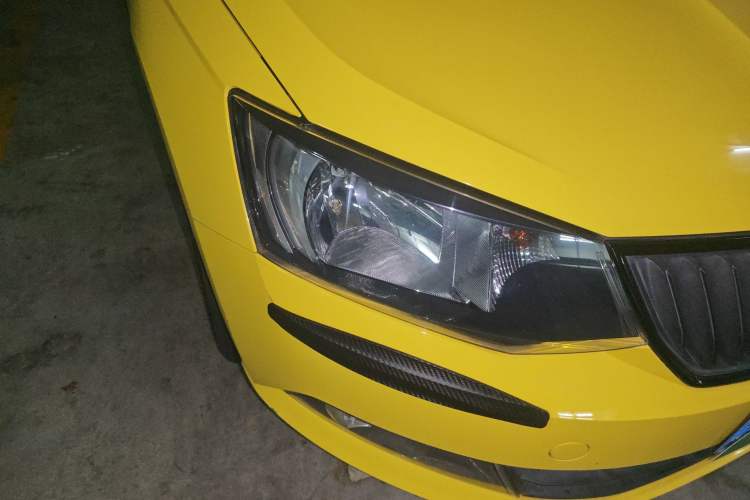 Used Skoda Fabia 2015 1.6L Automatic Sport Edition Right Front Headlight