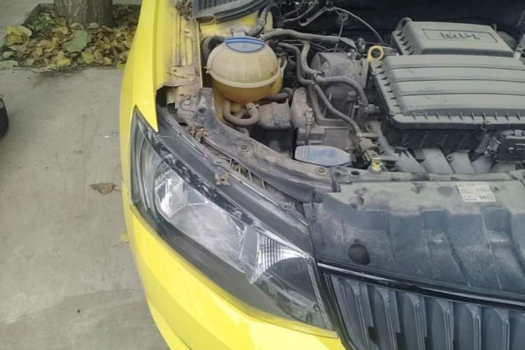 Used Skoda Fabia 2015 1.6L Automatic Chuanxing Edition Right Front Headlight