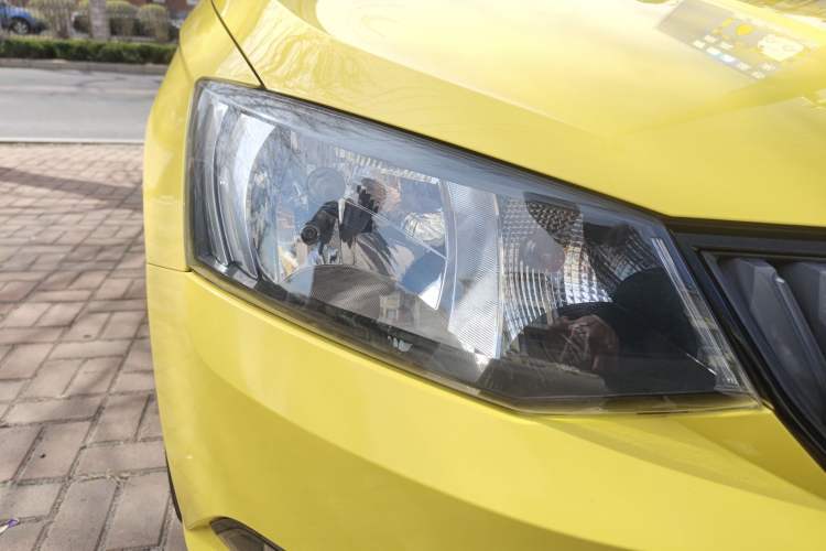Used Skoda Fabia 2015 1.6L Automatic Sport Edition Right Front Headlight