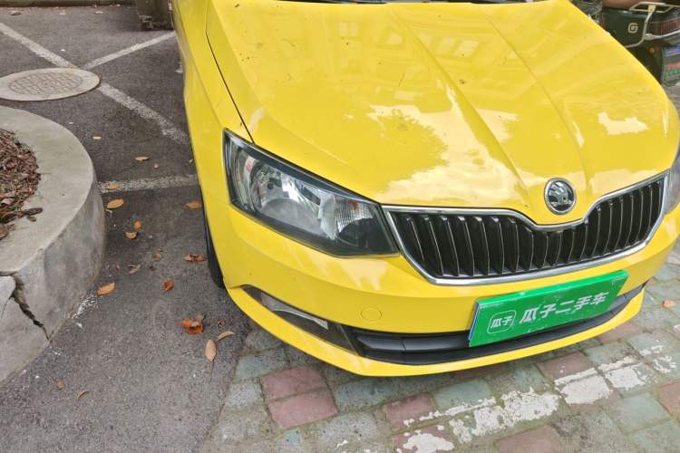Used Skoda Fabia 2015 1.6L Automatic Smart Drive Edition Right Front Headlight