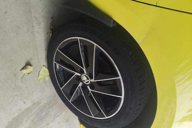 Used Skoda Fabia 2015 1.6L Automatic Chuanxing Edition Right Front Wheel Hub