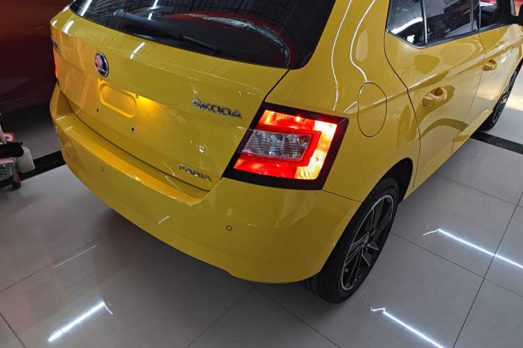 Used Skoda Fabia 2015 1.6L Automatic Sport Edition Right Rear Taillight