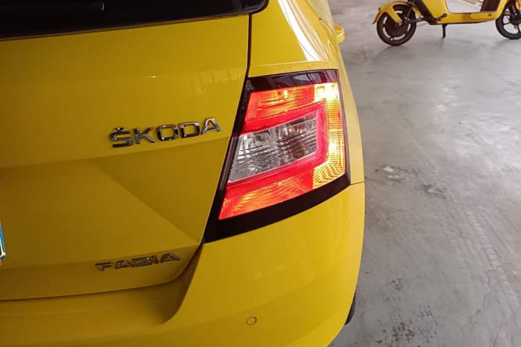 Used Skoda Fabia 2015 1.6L Automatic Sport Edition Right Rear Taillight