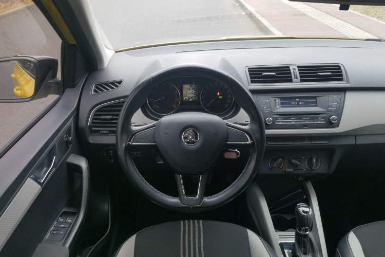 Used Skoda Fabia 2015 1.6L Automatic Sport Edition Steering Wheel
