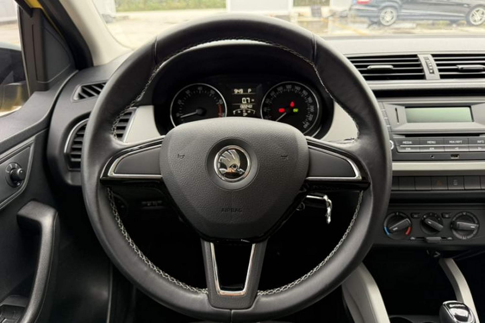 Used Skoda Fabia 2015 1.6L Automatic Sport Edition Steering Wheel