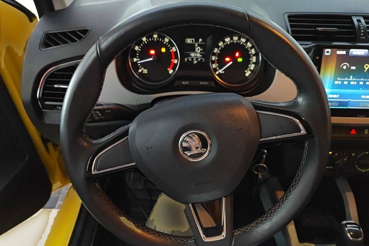 Used Skoda Fabia 2015 1.6L Automatic Sport Edition Steering Wheel
