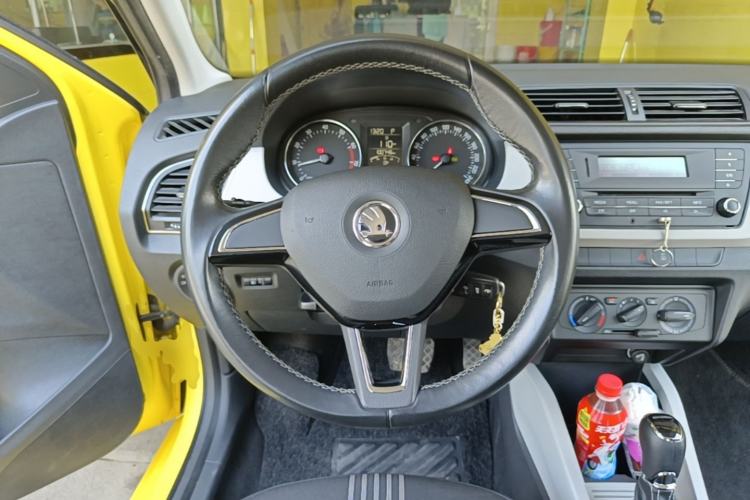 Used Skoda Fabia 2015 1.6L Automatic Sport Edition Steering Wheel
