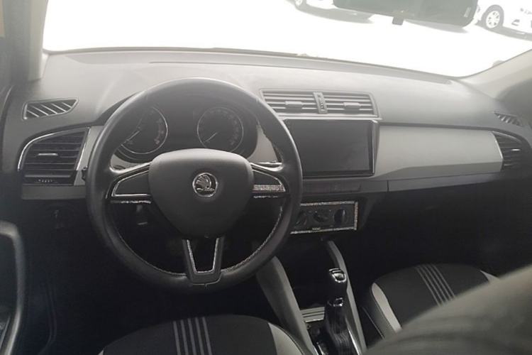 Used Skoda Fabia 2015 1.6L Automatic Chuanxing Edition Steering Wheel