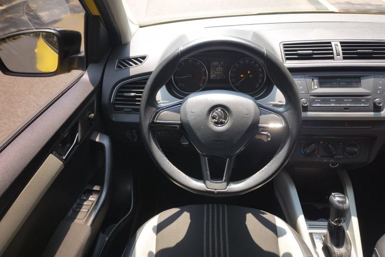 Used Skoda Fabia 2015 1.6L Automatic Sport Edition Steering Wheel
