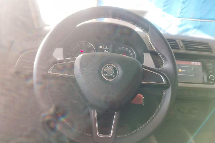 Used Skoda Fabia 2015 1.6L Automatic Sport Edition Steering Wheel