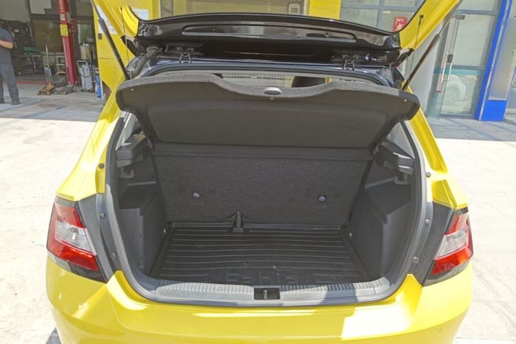 Used Skoda Fabia 2015 1.6L Automatic Sport Edition Trunk