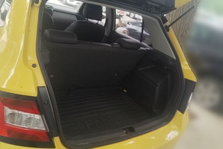 Used Skoda Fabia 2015 1.6L Automatic Chuanxing Edition Trunk