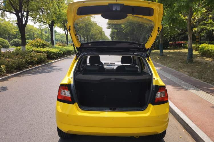 Used Skoda Fabia 2015 1.6L Automatic Sport Edition Trunk