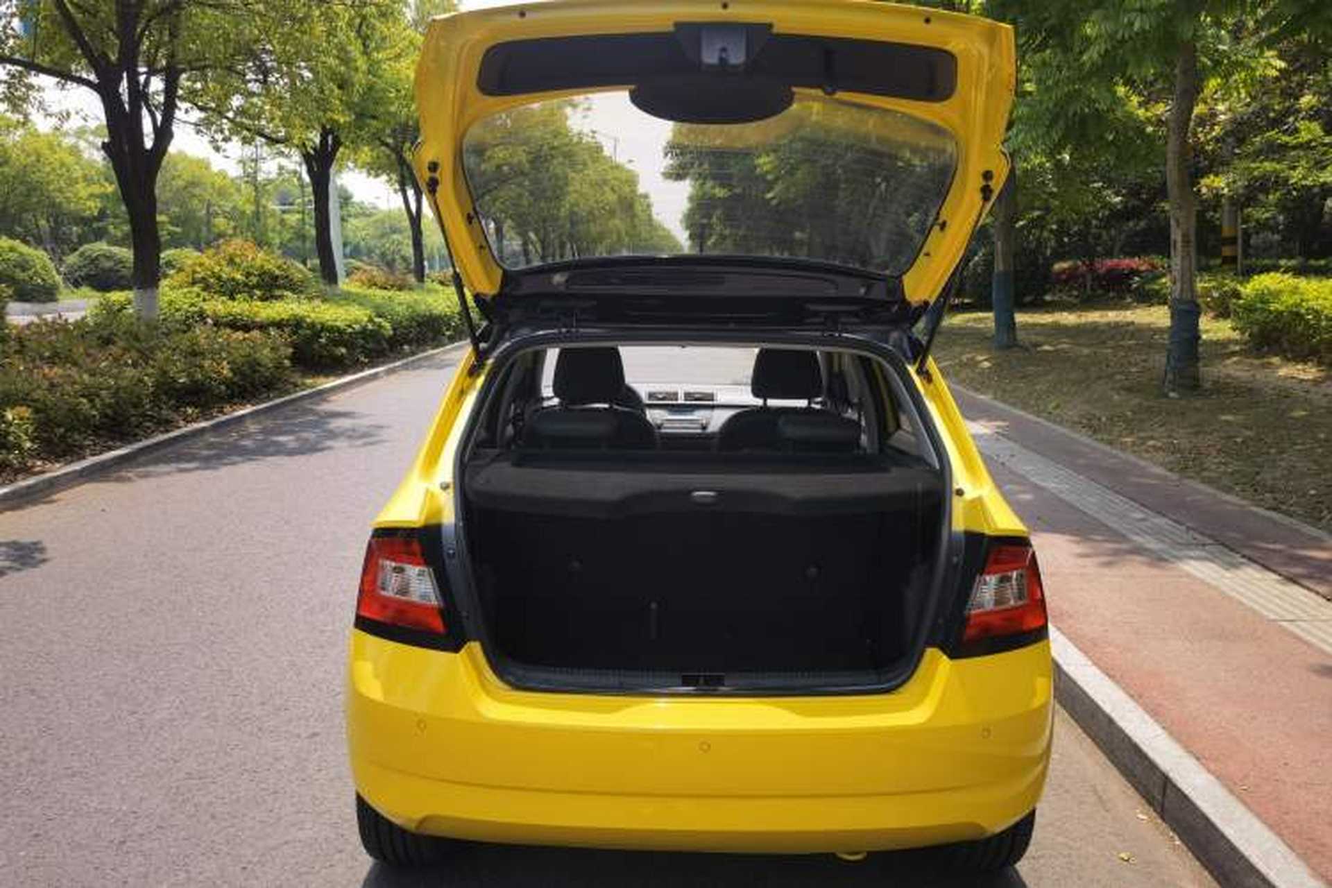 Used Skoda Fabia 2015 1.6L Automatic Sport Edition Trunk