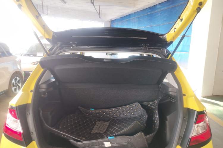 Used Skoda Fabia 2015 1.6L Automatic Sport Edition Trunk