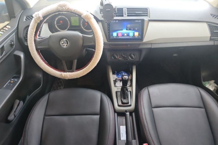 Used Skoda Fabia 2016 1.4L Automatic Car Enjoy Edition Center Console