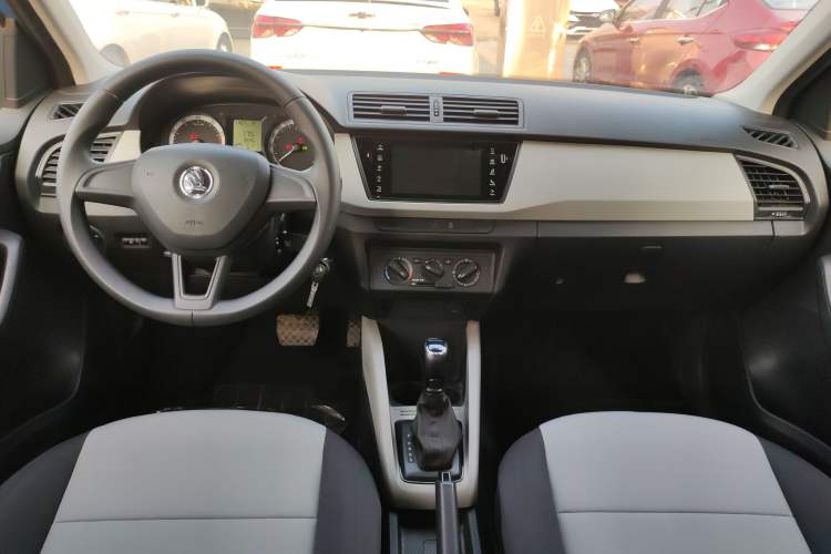 Used Skoda Fabia 2016 1.4L Automatic Car Enjoy Edition Center Console