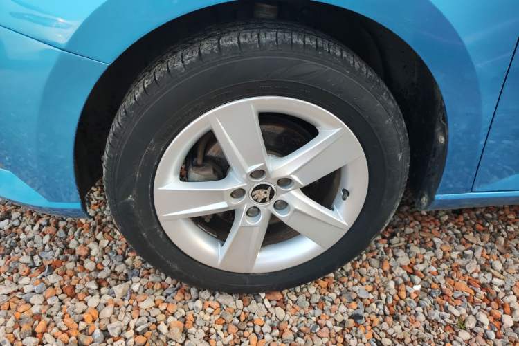 Used Skoda Fabia 2016 1.4L Automatic Car Enjoy Edition Exterior 4