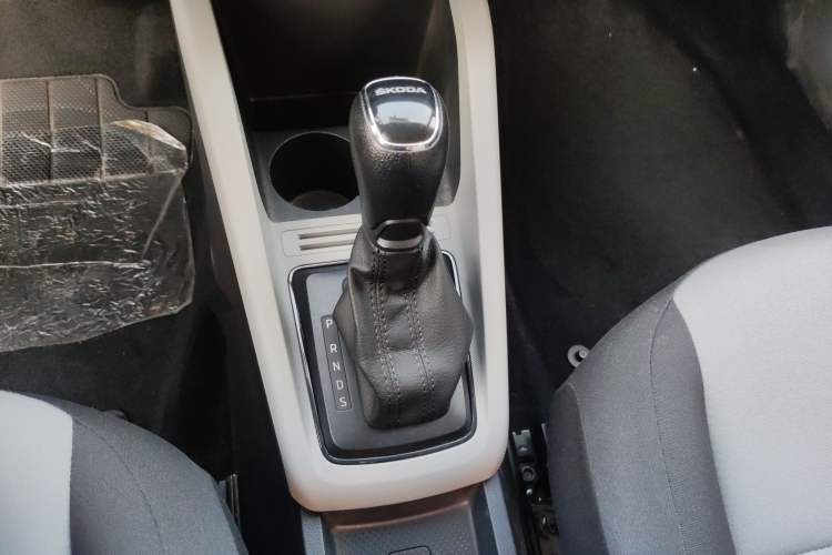 Used Skoda Fabia 2016 1.4L Automatic Car Enjoy Edition Gear Lever