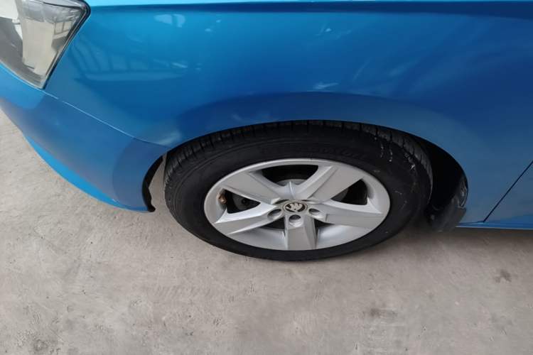 Used Skoda Fabia 2016 1.4L Automatic Car Enjoy Edition Left Front Wheel Hub