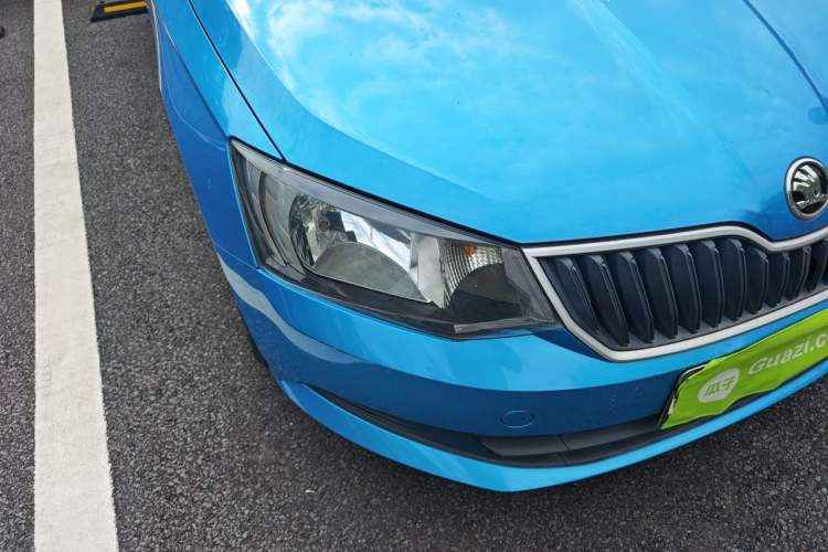 Used Skoda Fabia 2016 1.4L Automatic Car Enjoy Edition Right Front Headlight
