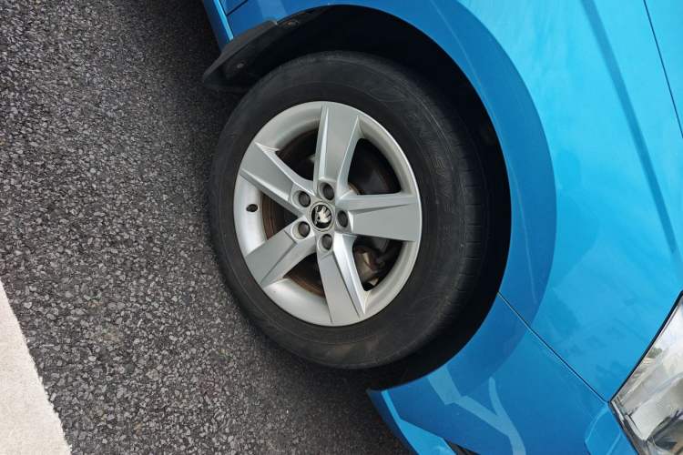 Used Skoda Fabia 2016 1.4L Automatic Car Enjoy Edition Right Front Wheel Hub