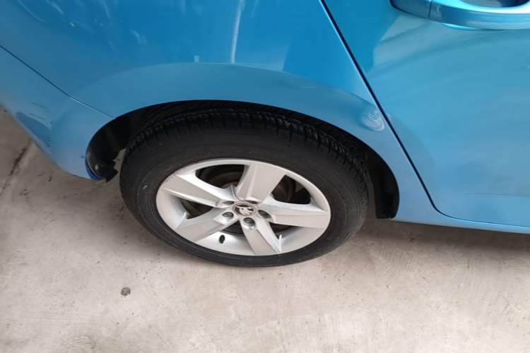 Used Skoda Fabia 2016 1.4L Automatic Car Enjoy Edition Right Rear Wheel Hub