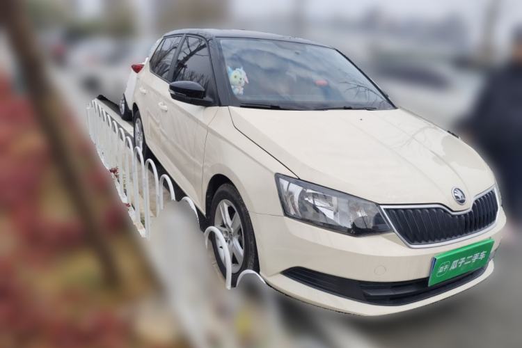 Used Skoda Fabia 2016 1.4L Automatic Car Enjoy Edition Front Right 45 Deg