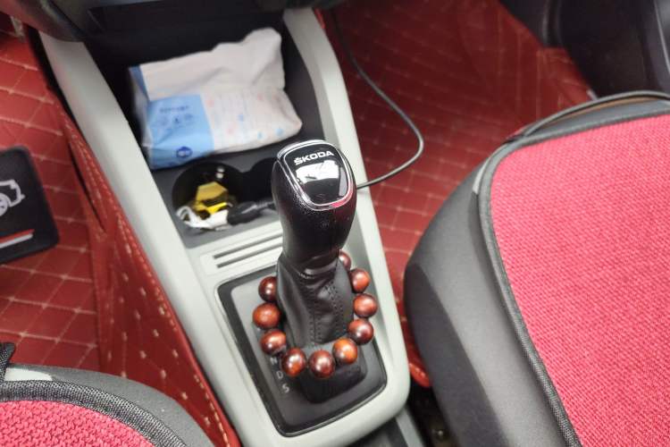Used Skoda Fabia 2016 1.4L Automatic Car Enjoy Edition Gear Lever