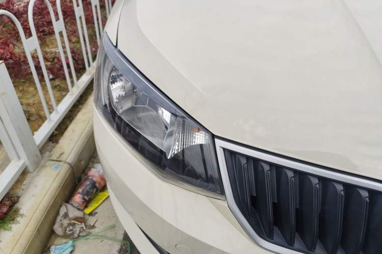 Used Skoda Fabia 2016 1.4L Automatic Car Enjoy Edition Right Front Headlight