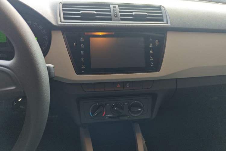 Used Skoda Fabia 2016 1.4L Automatic Car Enjoy Edition Audio And AC Panel