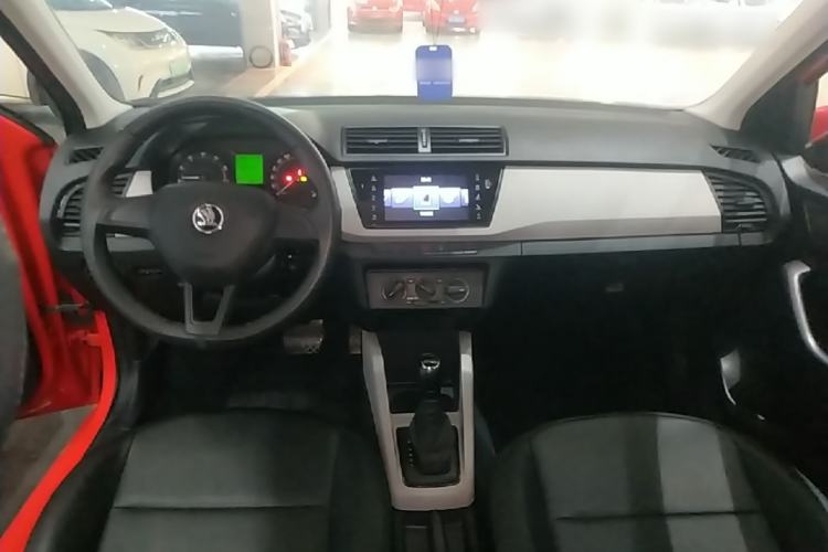 Used Skoda Fabia 2016 1.4L Automatic Car Enjoy Edition Center Console