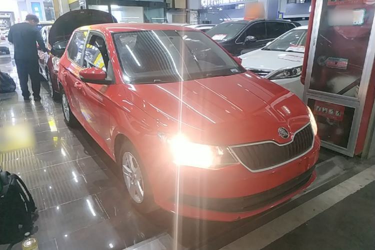 Used Skoda Fabia 2016 1.4L Automatic Car Enjoy Edition Front Right 45 Deg