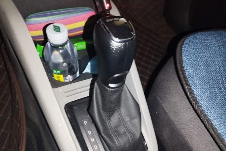Used Skoda Fabia 2016 1.4L Automatic Car Enjoy Edition Gear Lever