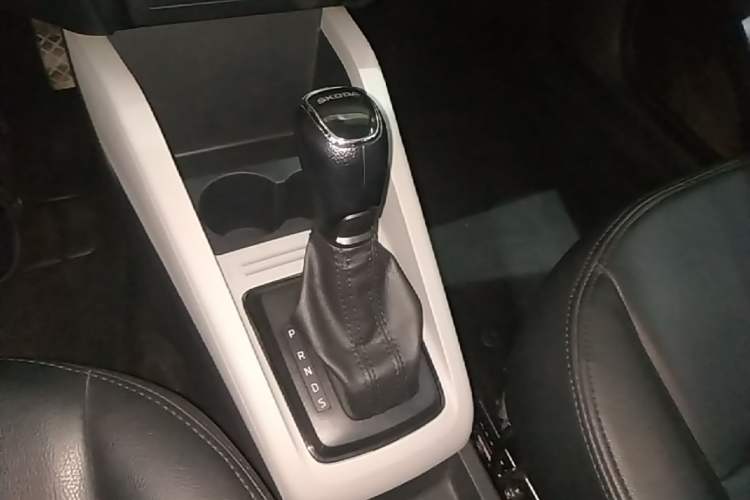 Used Skoda Fabia 2016 1.4L Automatic Car Enjoy Edition Gear Lever