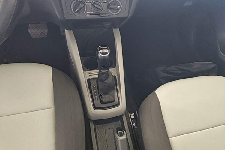 Used Skoda Fabia 2016 1.4L Automatic Car Enjoy Edition Gear Lever