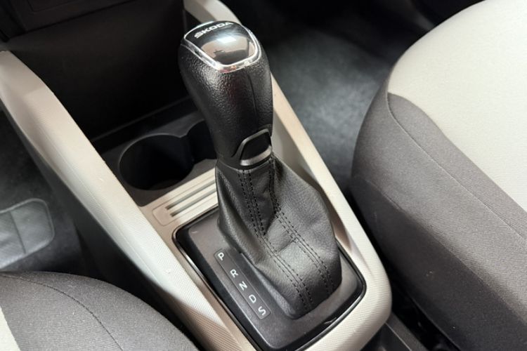 Used Skoda Fabia 2016 1.4L Automatic Car Enjoy Edition Gear Lever