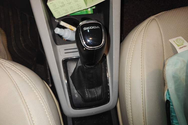 Used Skoda Fabia 2016 1.4L Automatic Car Enjoy Edition Gear Lever