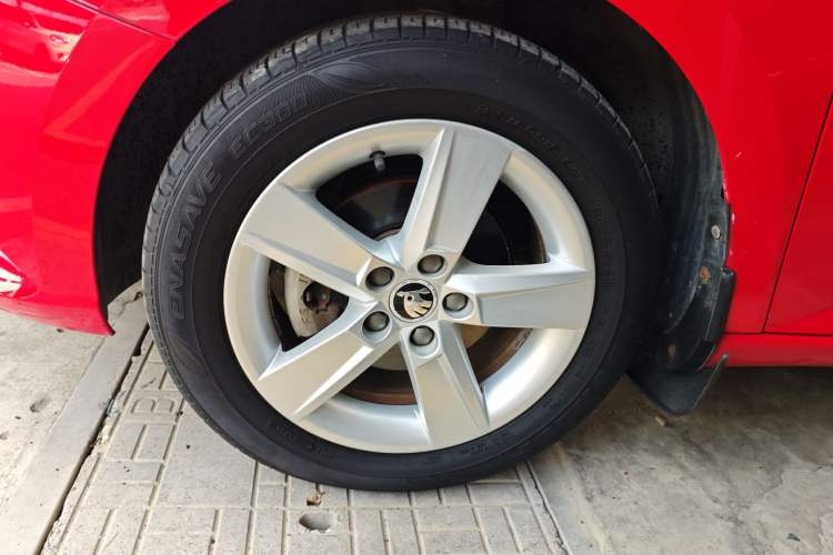 Used Skoda Fabia 2016 1.4L Automatic Car Enjoy Edition Left Front Wheel Hub